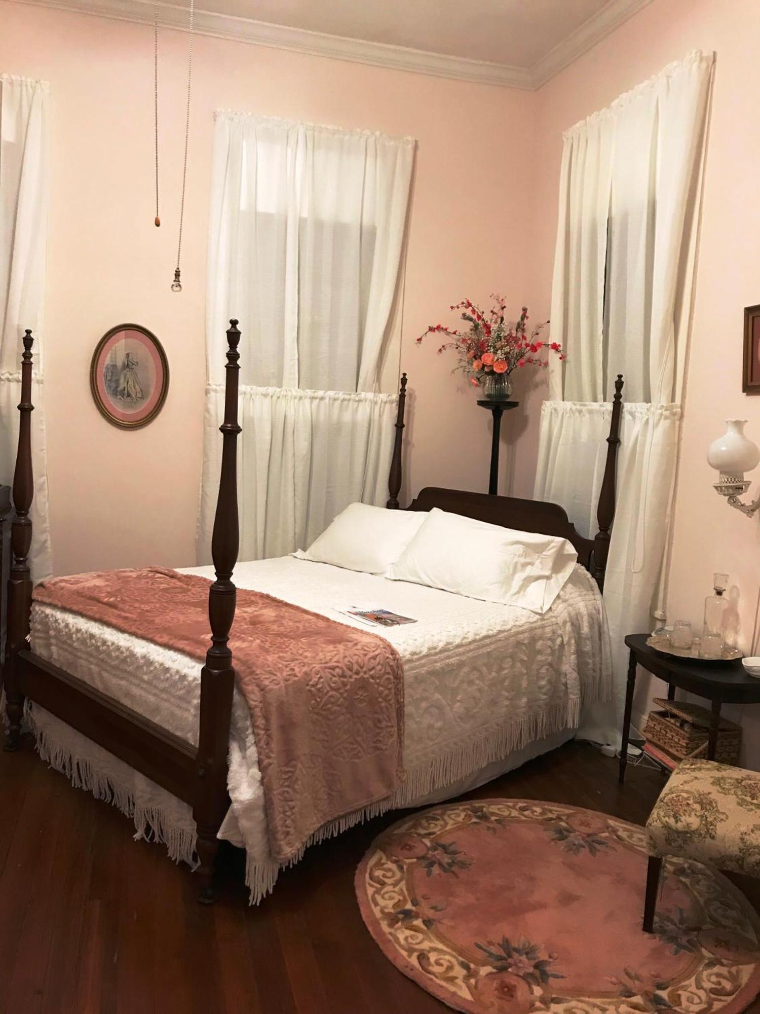 Riverboat Bed & Breakfast Натчез Екстер'єр фото