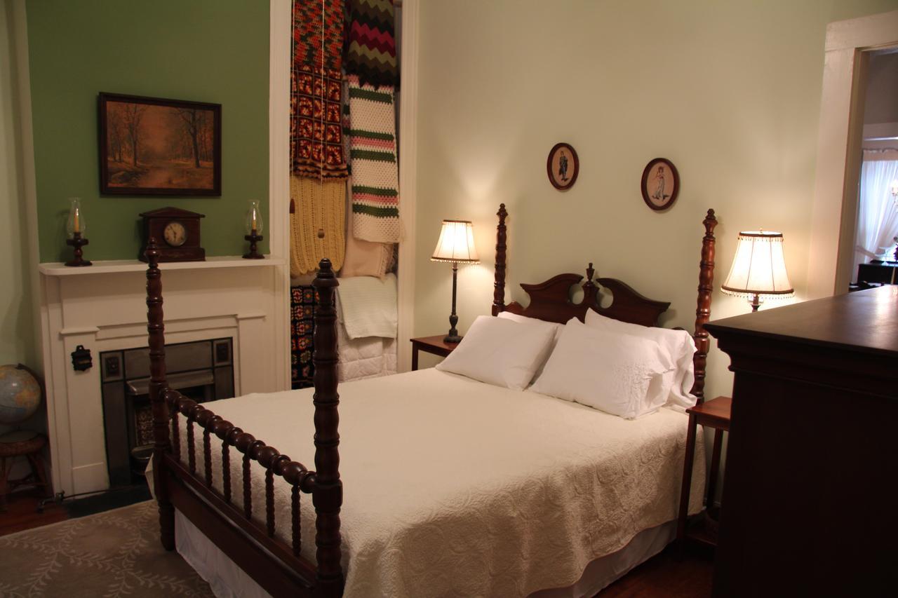 Riverboat Bed & Breakfast Натчез Екстер'єр фото