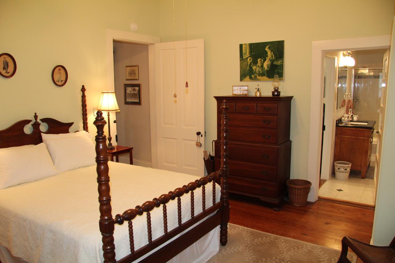 Riverboat Bed & Breakfast Натчез Екстер'єр фото